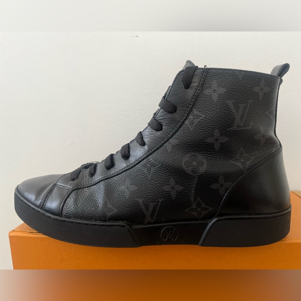 Louis Vuitton Unisex Sneakers - Picture 5 of 10